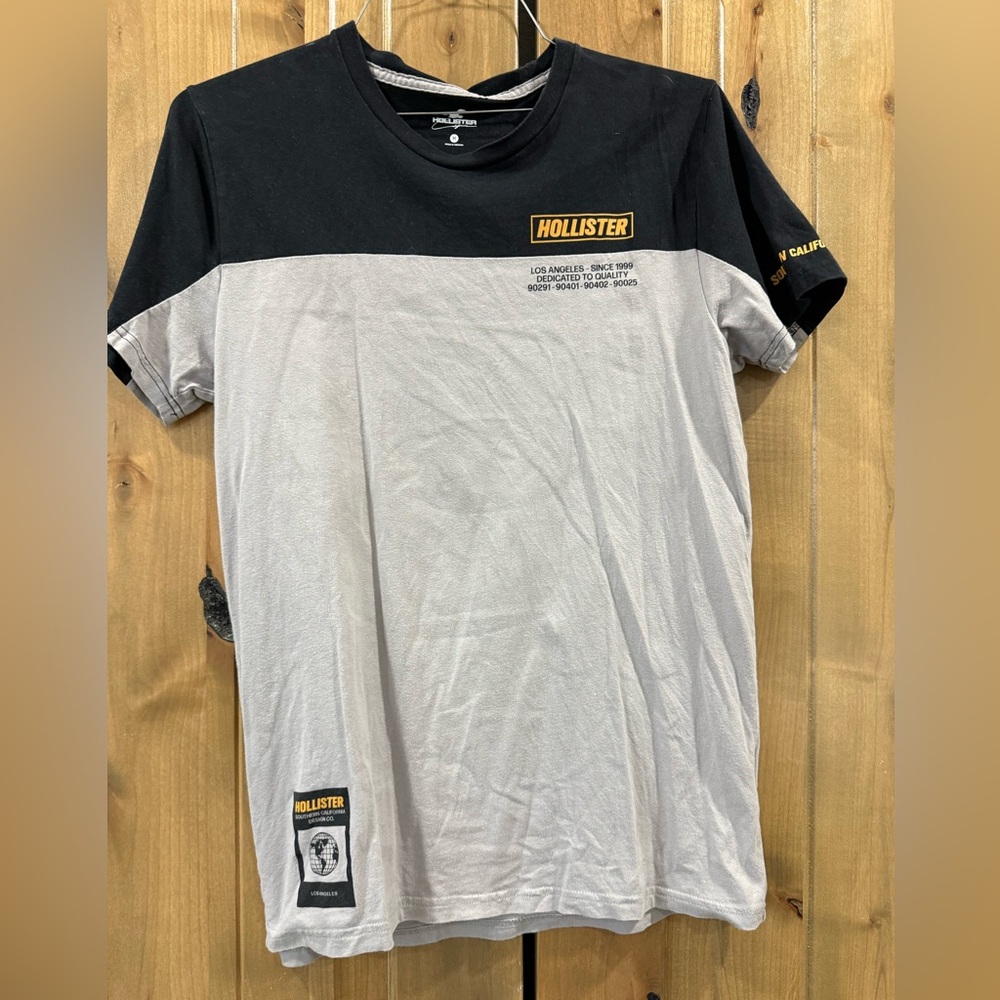 Hollister Men's Black and Gray Colorblock Tee